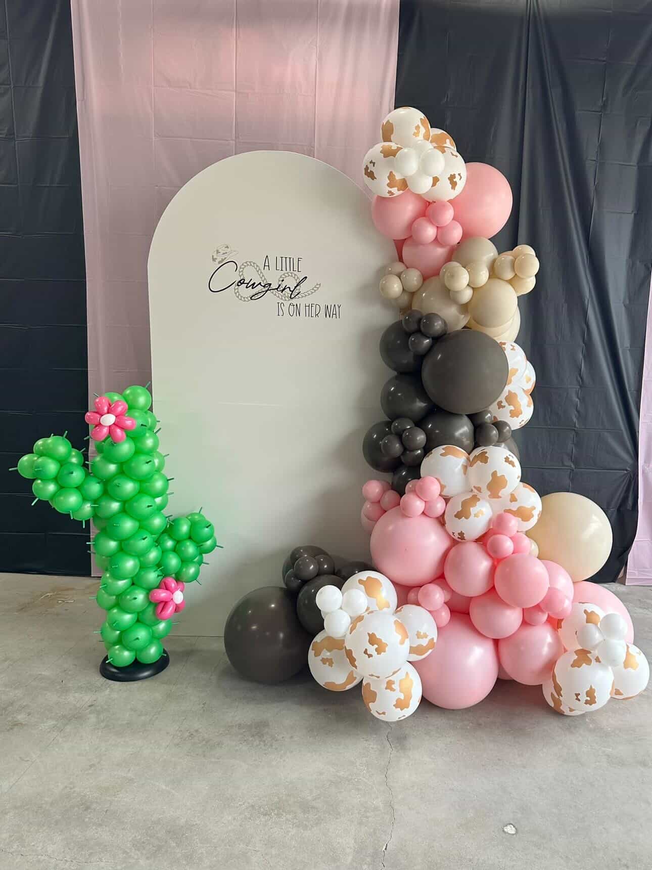 Backdrop with garland accents